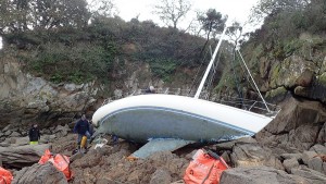 Renflouement d'un bateau en Bretagne